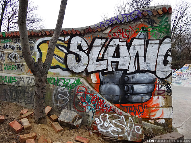 Photo featuring Slang - LDNGraffiti